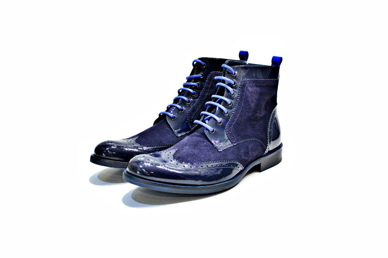 Boot composed of suede, varnish, leather lining, with leather sole and rubber track. Handmade in Portugal “Walk with Pintta”