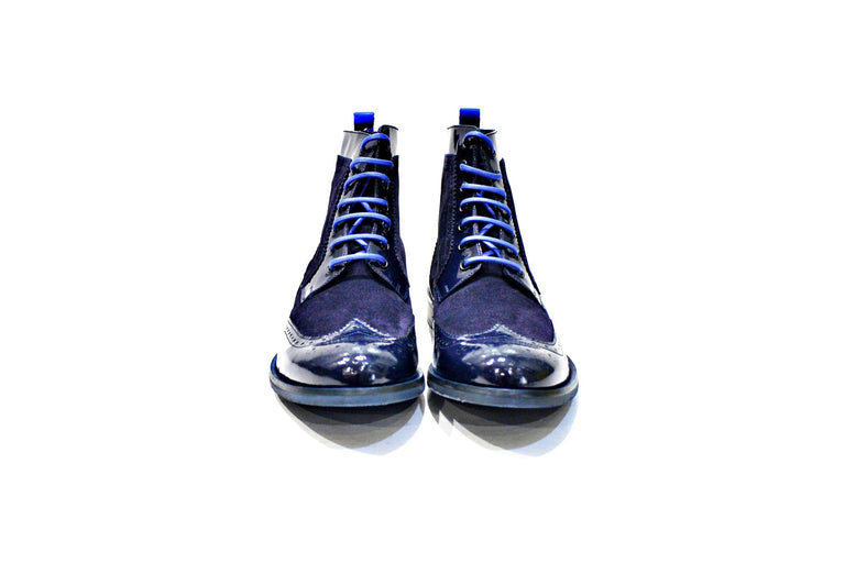 Boot composed of suede, varnish, leather lining, with leather sole and rubber track. Handmade in Portugal “Walk with Pintta”