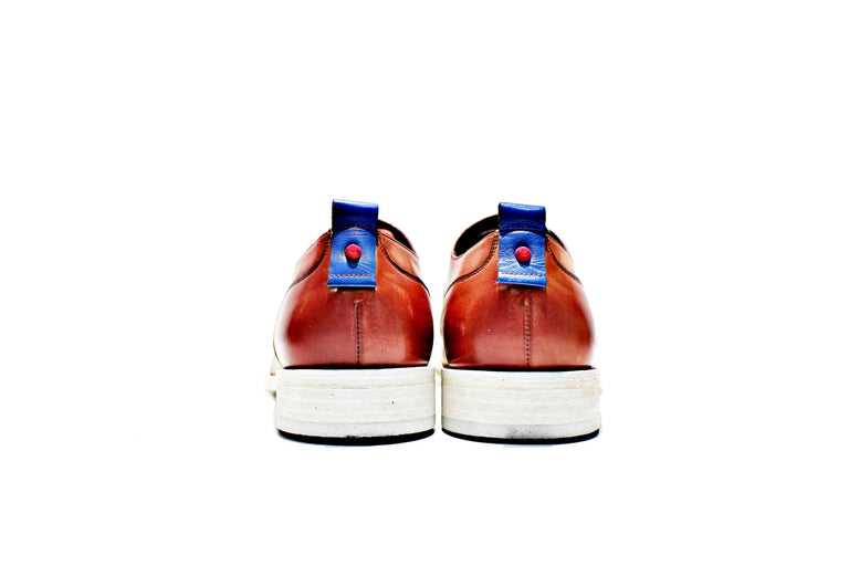 All leather shoe, inwardly, as well as the sole. Handmade in Portugal “walk with pintta”