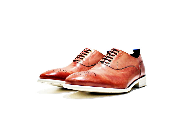 All leather shoe, inwardly, as well as the sole. Handmade in Portugal “walk with pintta”