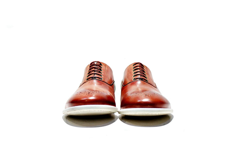 All leather shoe, inwardly, as well as the sole. Handmade in Portugal “walk with pintta”