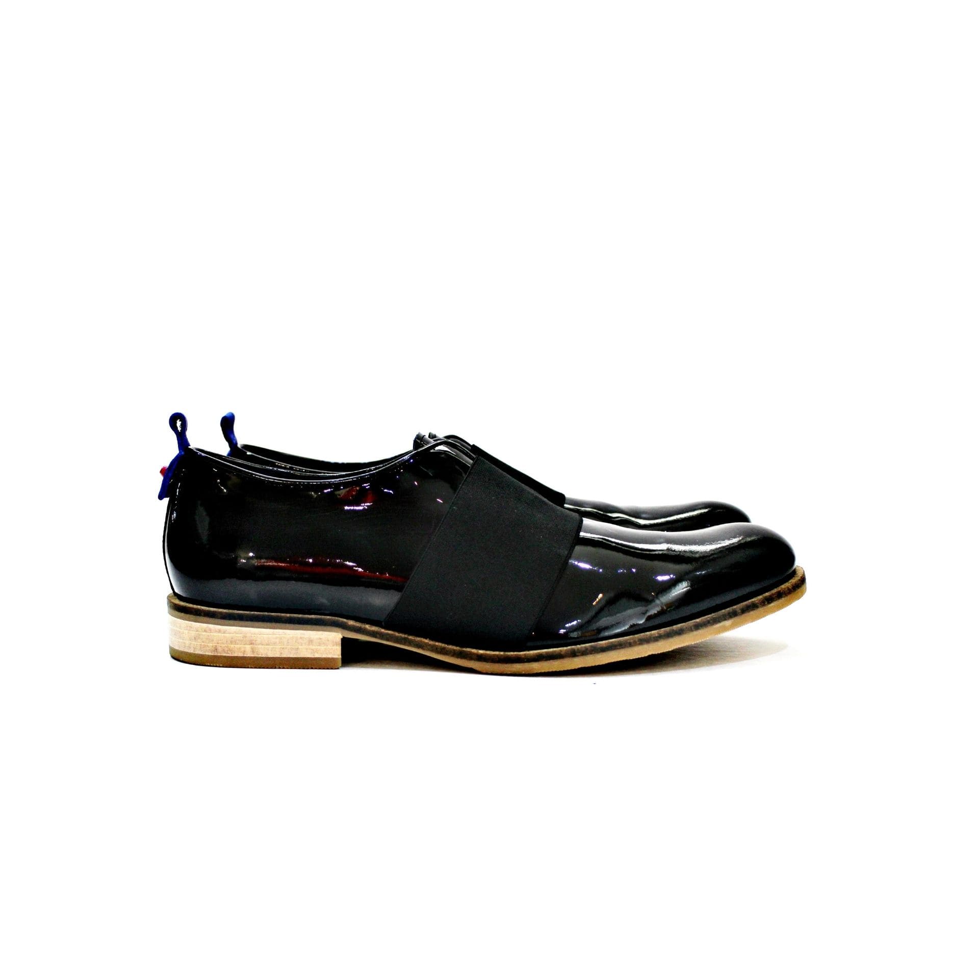 Shoe consisting of varnish, elastic, with all leather lining, leather sole with rubber trail.