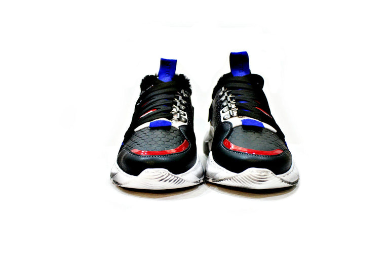 Sneaker consisting of leather, fabric, with varnish details, lined fully to hair. Handmade in Portugal. “Walk with Pintta”