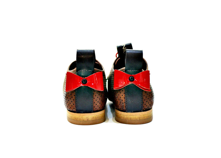 Madisson shoe is a contemporary, classic, very comfortable, hand -built model in Portugal. It is a shoe designed for "demanding women".