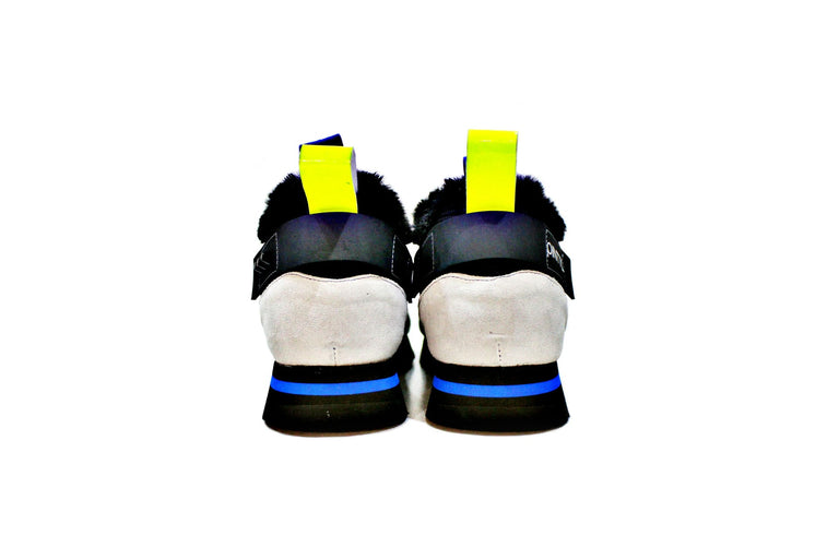 Sneaker consisting of leather, fabric and suede, with dowels for metal, lined full hair. Handmade in Portugal. “Walk with Pintta”