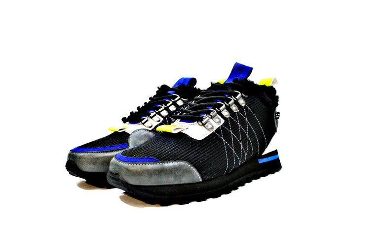 Sneaker consisting of leather, fabric and suede, with dowels for metal, lined full hair. Handmade in Portugal. “Walk with Pintta”
