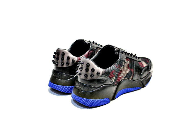 Sneaker model composed of leather, neoprene, plastic pins, leather lining, with rubber sole. "Pintta is for certain women, who like different things." Made to Portugal "Walk with Pintta"