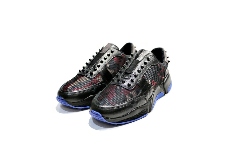 Sneaker model composed of leather, neoprene, plastic pins, leather lining, with rubber sole. "Pintta is for certain women, who like different things." Made to Portugal "Walk with Pintta"