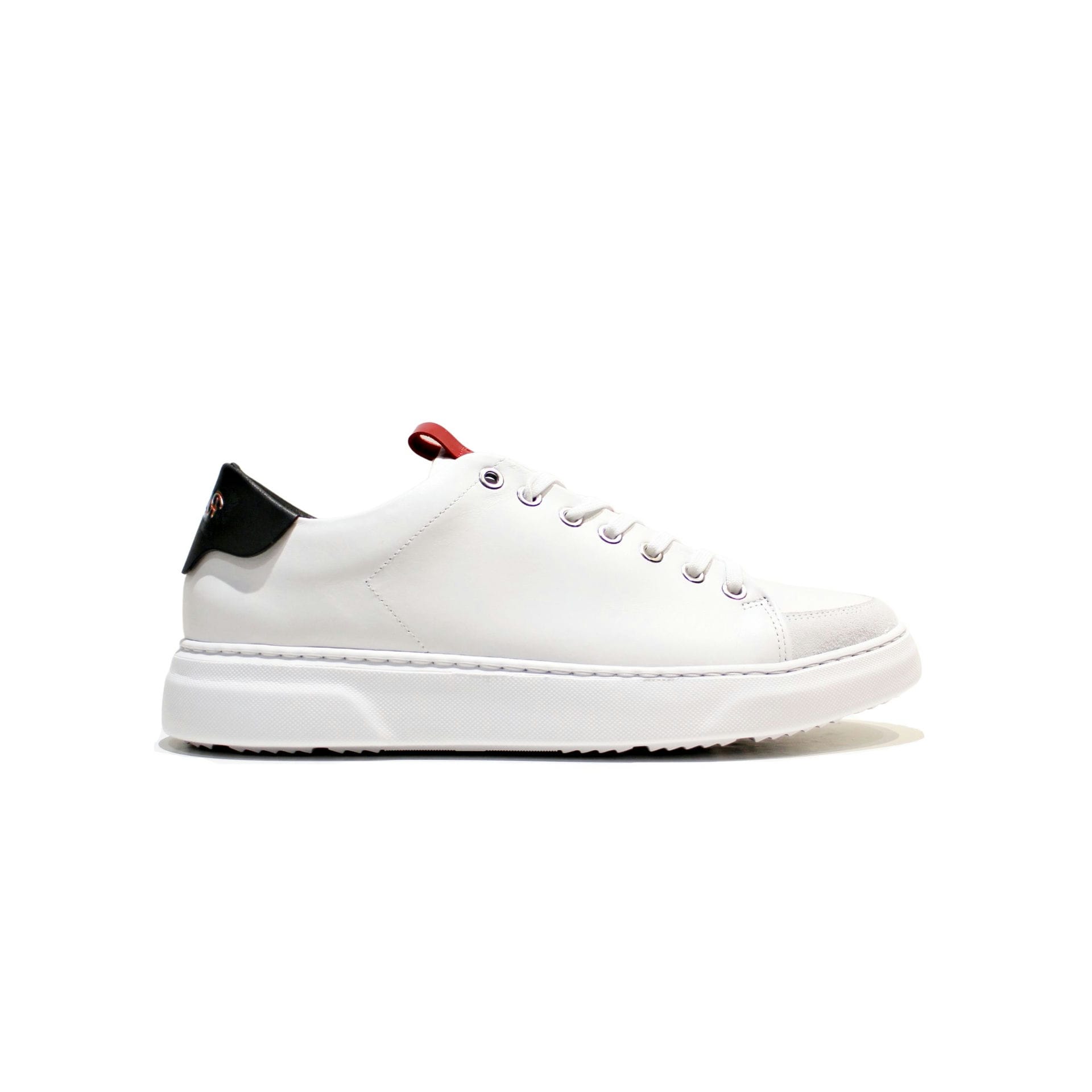Sneaker model with a simple design, all built in high quality leather with EVA sole. Made toon in Portugal