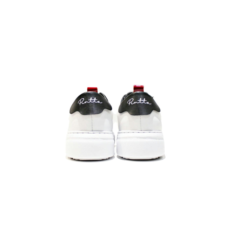 Sneaker model with a simple design, all built in high quality leather with EVA sole. Made toon in Portugal