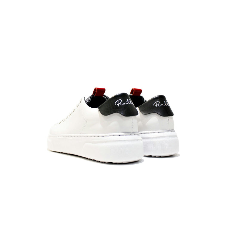 Sneaker model with a simple design, all built in high quality leather with EVA sole. Made toon in Portugal