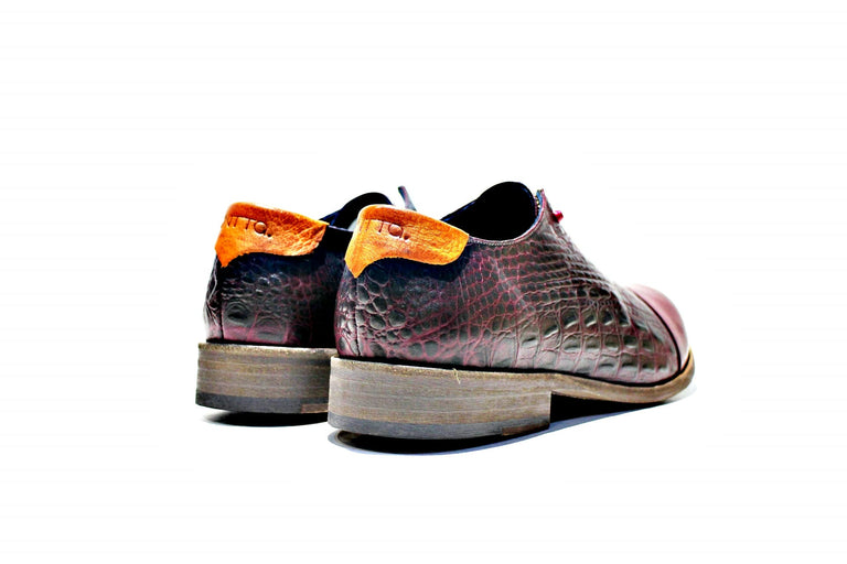 Shoe all composed of leather, with an exclusive design. Handmade in Portugal. “Walk with Pintta”