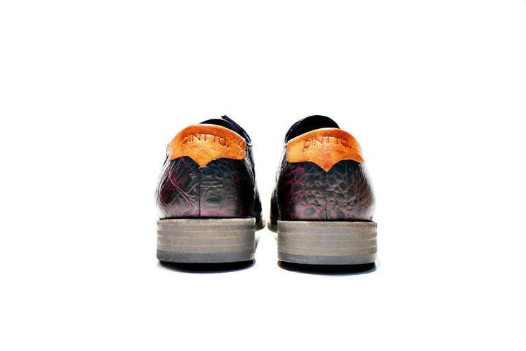Shoe all composed of leather, with an exclusive design. Handmade in Portugal. “Walk with Pintta”