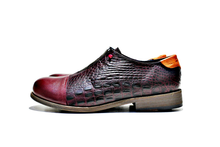 Shoe all composed of leather, with an exclusive design. Handmade in Portugal. “Walk with Pintta”