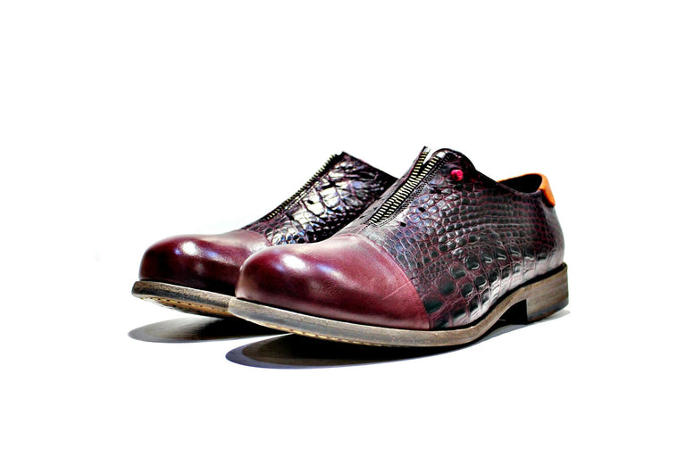 Shoe all composed of leather, with an exclusive design. Handmade in Portugal. “Walk with Pintta”