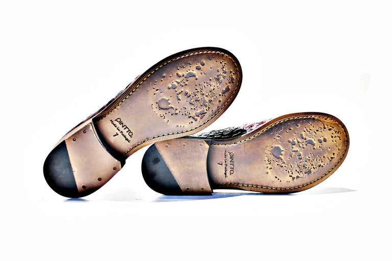 Shoe all composed of leather, with an exclusive design. Handmade in Portugal. “Walk with Pintta”