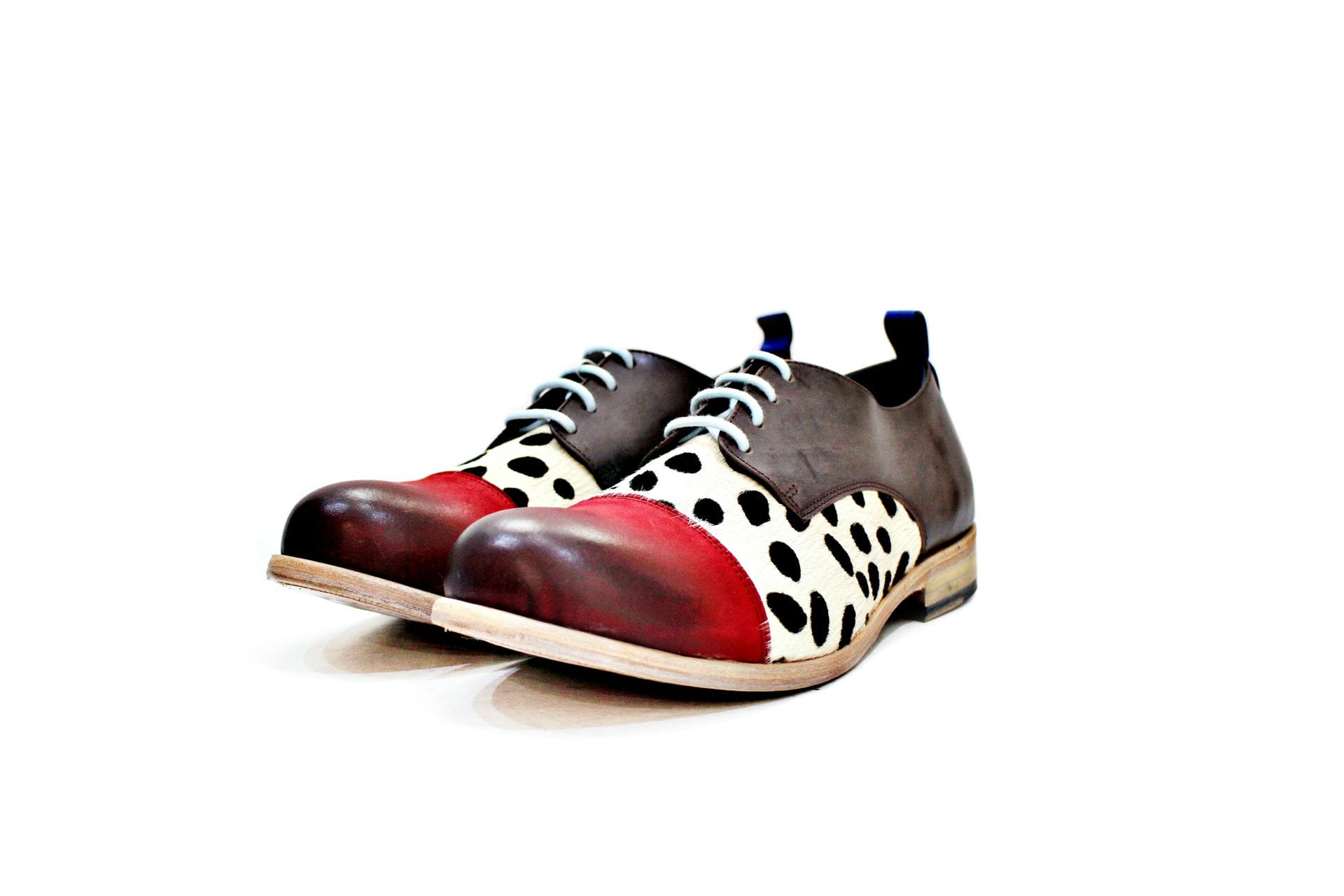 Shoe consisting of hair and leather, leather lining with leather sole. Handmade in Portugal “Walk with Pintta