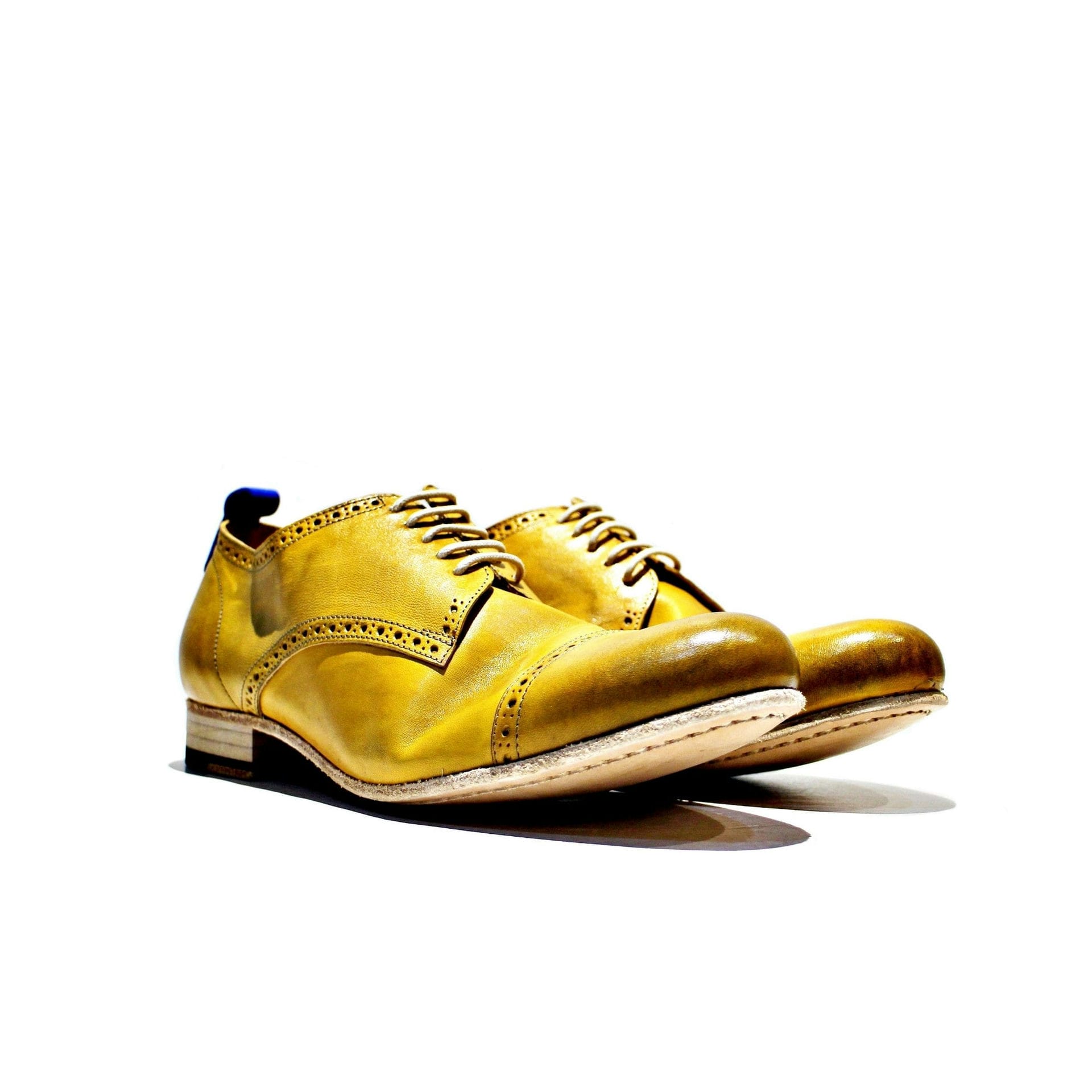 All -comfortable leather compound shoe. Handmade in Portugal. “Walk with Pintta”