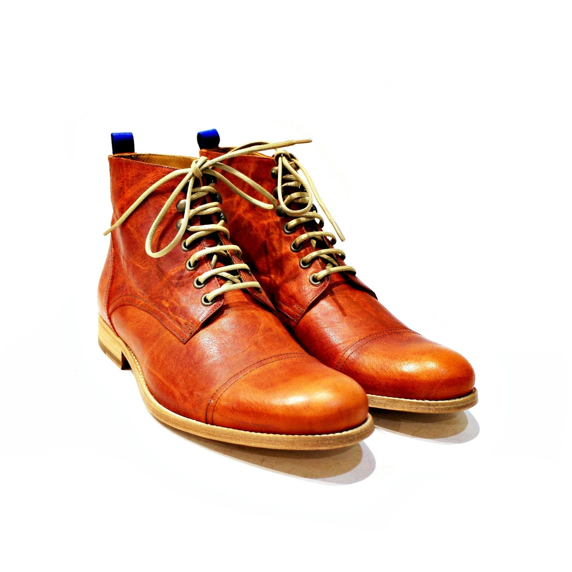 All boot made up of leather. Handmade in Portugal. “Walk with Pintta”