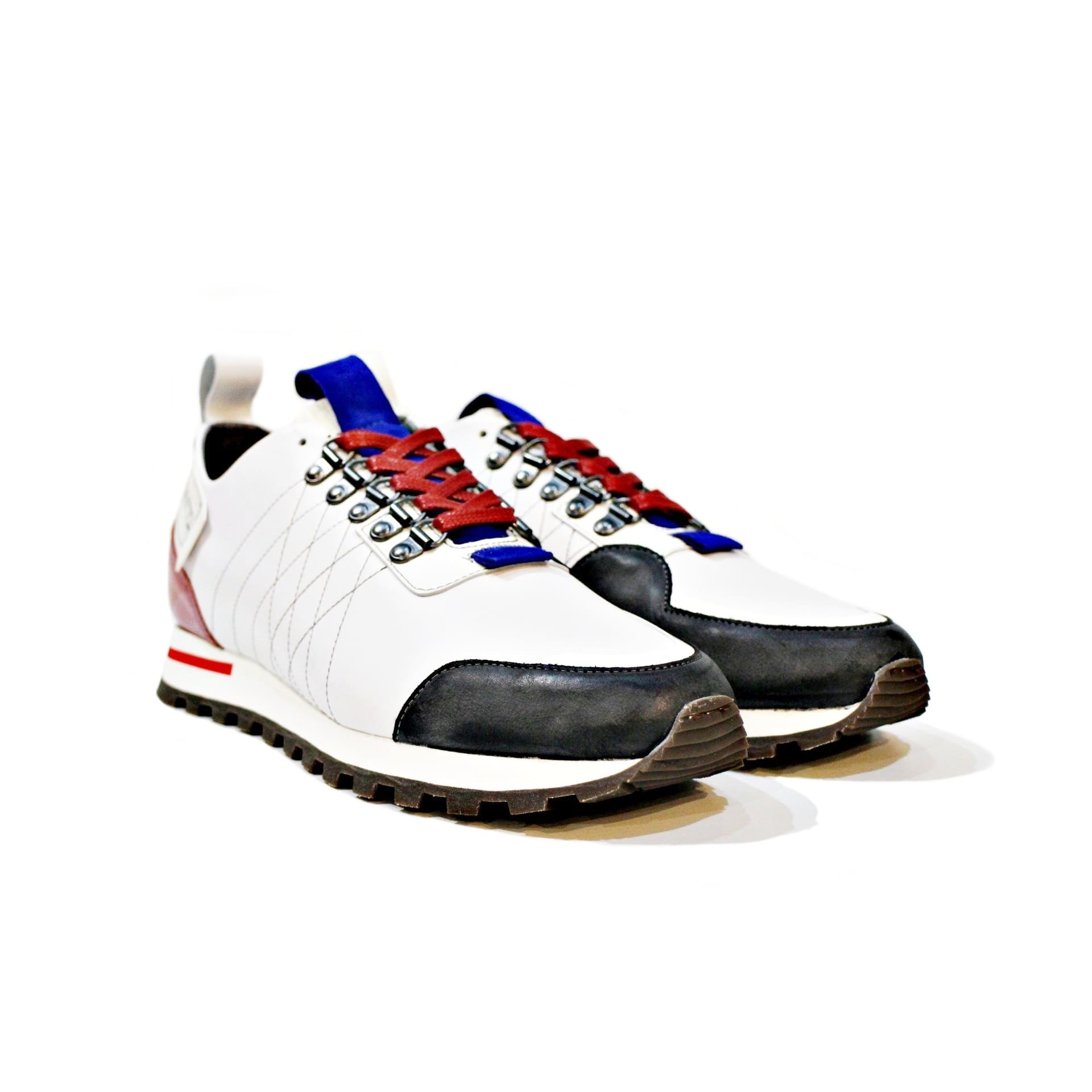 Sneaker consisting of leather, suede and varnish, with micro soles, anti -transpiring lining.