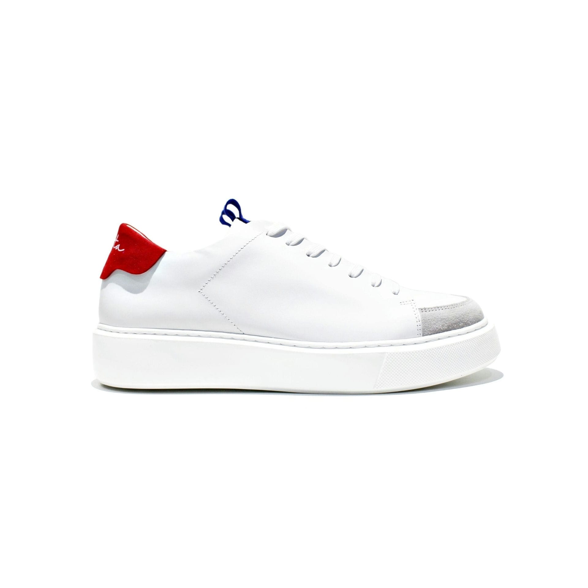 Paris Red is a model of a simple design sneaker, all built on high quality leather with EVA sole. Made toon in Portugal