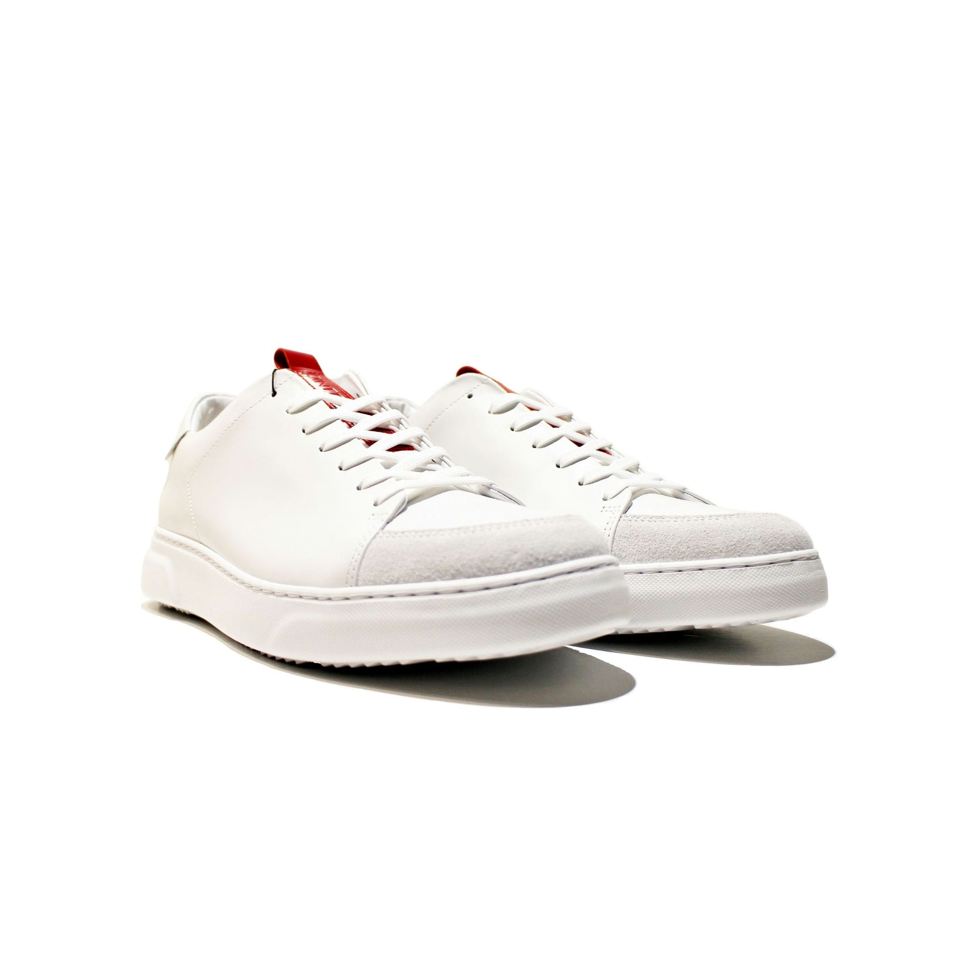 Paris White is a man -made man model with a unique and simple design, all built on high quality, EVA sole. Handmade in Portugal